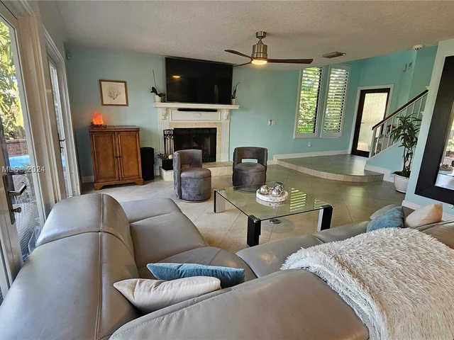 3851 NW 7th Pl, Deerfield Beach FL 33442