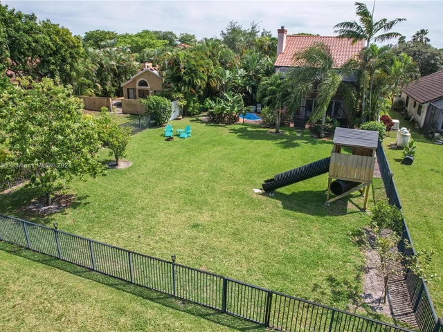 3851 NW 7th Pl, Deerfield Beach FL 33442