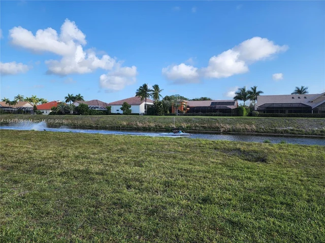 3851 NW 7th Pl, Deerfield Beach FL 33442