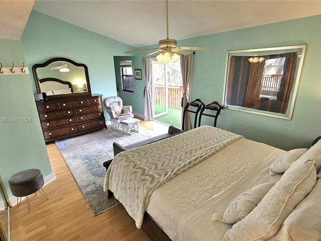 3851 NW 7th Pl, Deerfield Beach FL 33442