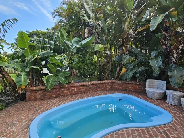 3851 NW 7th Pl, Deerfield Beach FL 33442