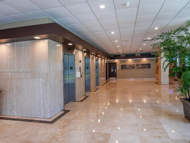 400 Kings Point Dr, Sunny Isles Beach FL 33160