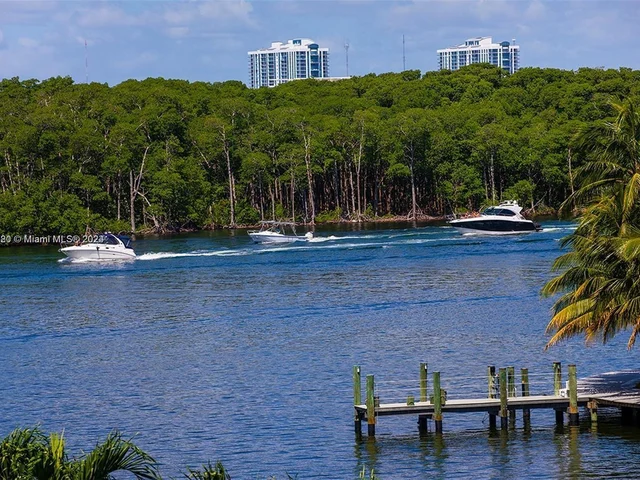 400 Kings Point Dr, Sunny Isles Beach FL 33160