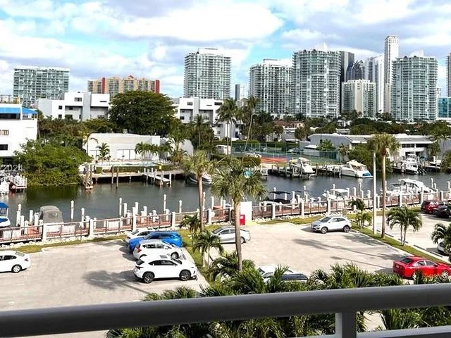 400 Kings Point Dr, Sunny Isles Beach FL 33160