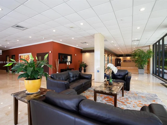 400 Kings Point Dr, Sunny Isles Beach FL 33160