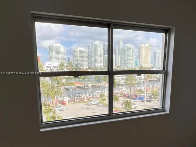 400 Kings Point Dr, Sunny Isles Beach FL 33160