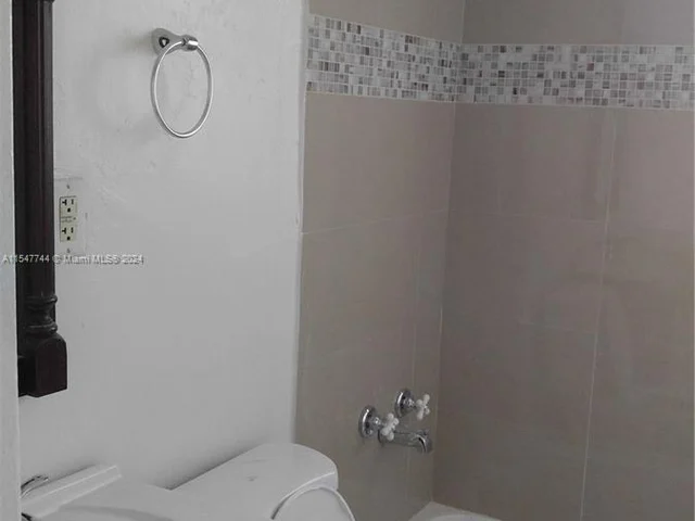 1730 NW 51st St, Miami FL 33142