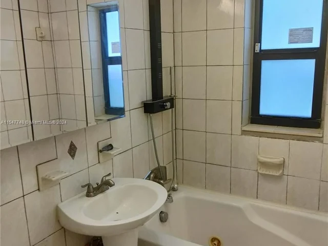 251 NW 45 ST, Miami FL 33127