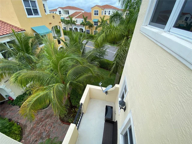 12468 NW 17th Mnr # 12468, Pembroke Pines FL 33028