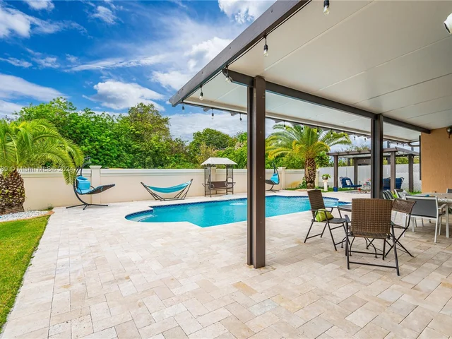 266 SE 23rd Ter, Homestead FL 33033