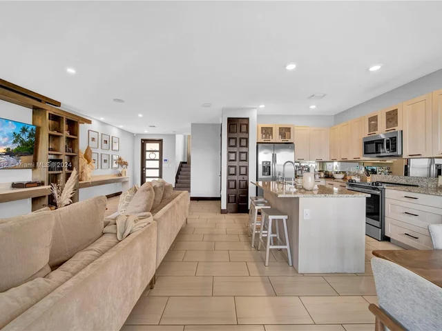 15785 NW 91st Ct # 15785, Miami Lakes FL 33018