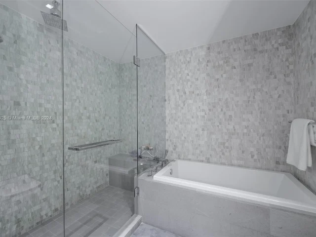 68 SE 6th St # 2206, Miami FL 33131