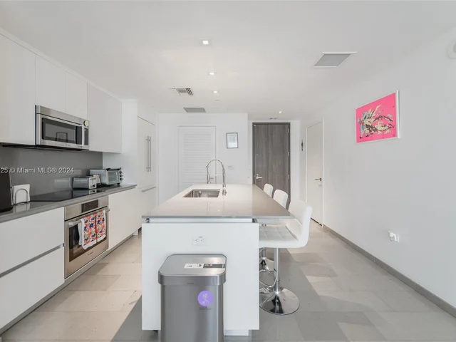 68 SE 6th St # 2206, Miami FL 33131