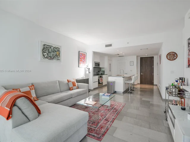 68 SE 6th St # 2206, Miami FL 33131