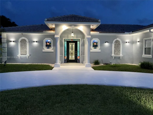 1061 Bimini Ln, Riviera Beach FL 33404