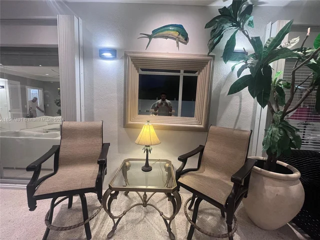 1061 Bimini Ln, Riviera Beach FL 33404