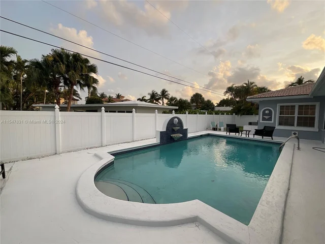 1061 Bimini Ln, Riviera Beach FL 33404
