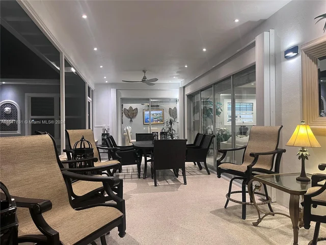 1061 Bimini Ln, Riviera Beach FL 33404