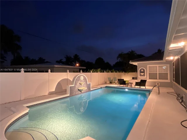 1061 Bimini Ln, Riviera Beach FL 33404