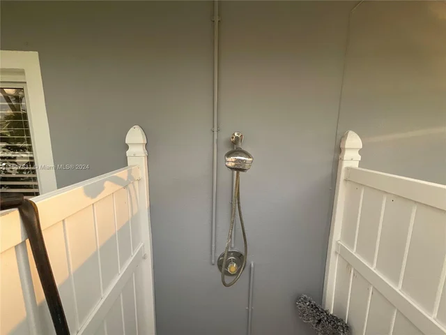 1061 Bimini Ln, Riviera Beach FL 33404