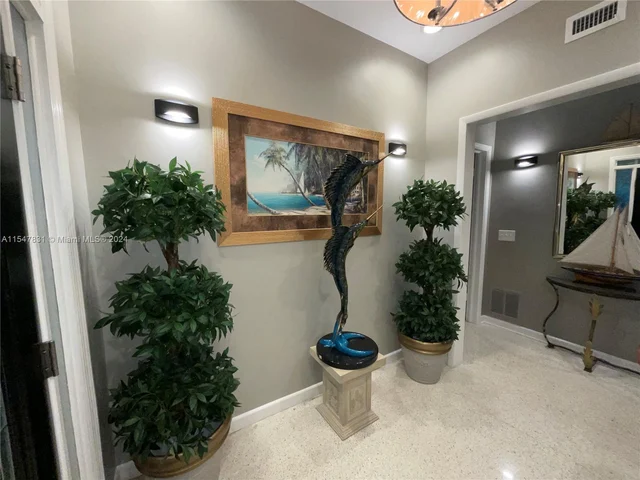 1061 Bimini Ln, Riviera Beach FL 33404