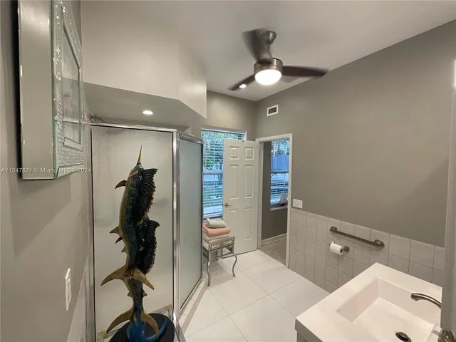 1061 Bimini Ln, Riviera Beach FL 33404