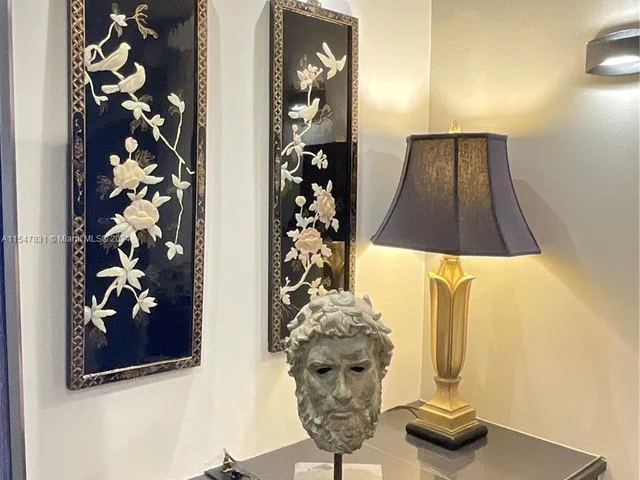 1061 Bimini Ln, Riviera Beach FL 33404