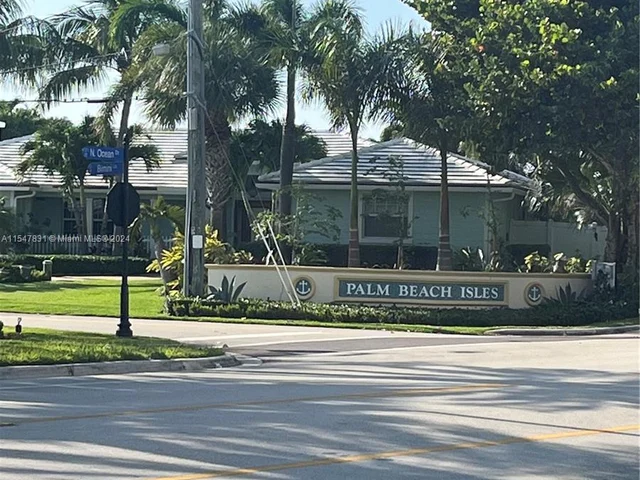 1061 Bimini Ln, Riviera Beach FL 33404