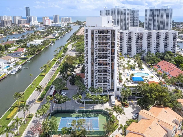 3598 Yacht Club Dr # 702, Aventura FL 33180