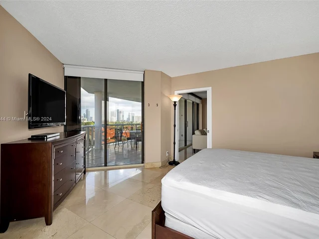 3598 Yacht Club Dr # 702, Aventura FL 33180