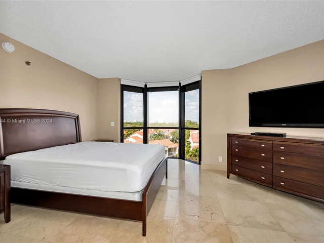 3598 Yacht Club Dr # 702, Aventura FL 33180