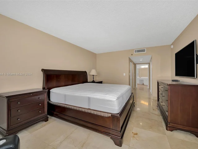 3598 Yacht Club Dr # 702, Aventura FL 33180