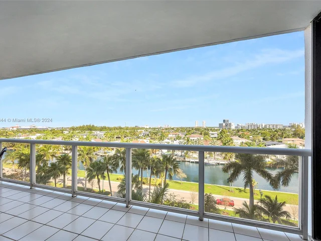 3598 Yacht Club Dr # 702, Aventura FL 33180