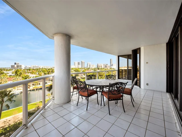 3598 Yacht Club Dr # 702, Aventura FL 33180