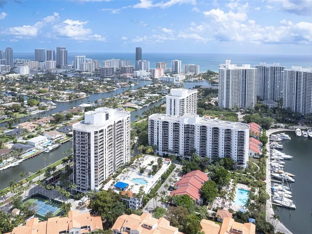 3598 Yacht Club Dr # 702, Aventura FL 33180