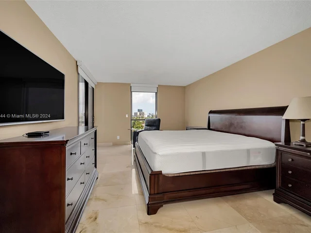 3598 Yacht Club Dr # 702, Aventura FL 33180