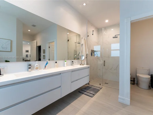 4021 E Lake Estates Dr, Davie FL 33328