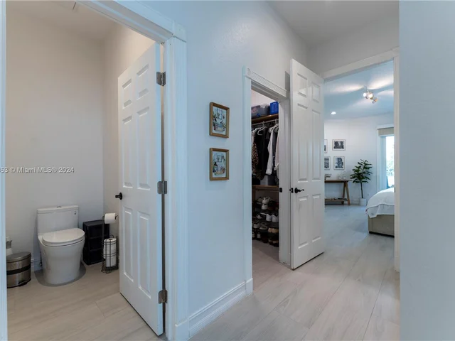 4021 E Lake Estates Dr, Davie FL 33328