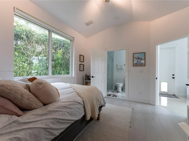 4021 E Lake Estates Dr, Davie FL 33328