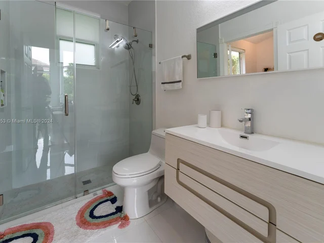 4021 E Lake Estates Dr, Davie FL 33328