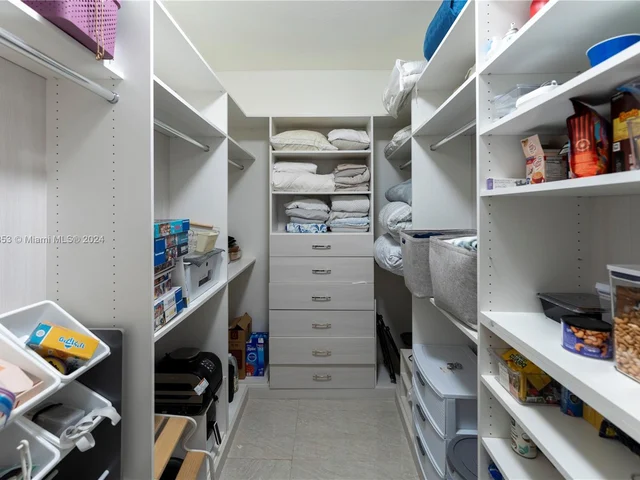 4021 E Lake Estates Dr, Davie FL 33328