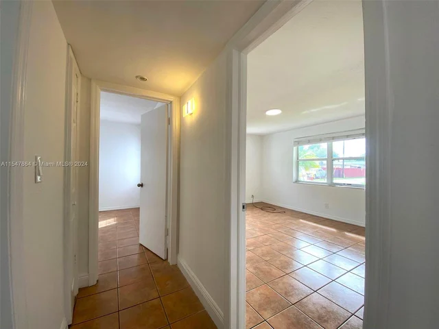 622 SW 6th St, Hallandale Beach FL 33009