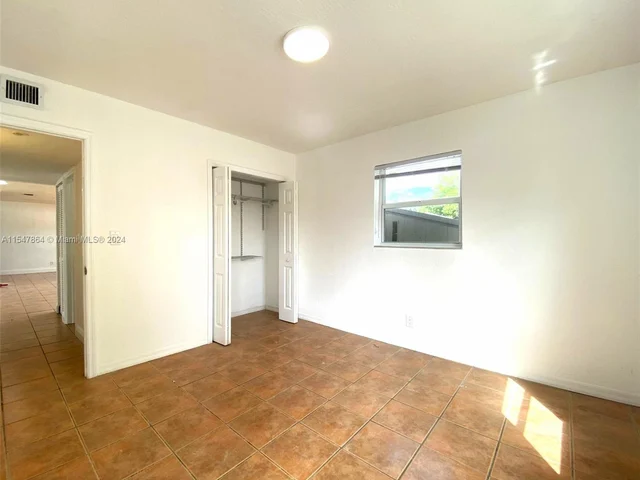 622 SW 6th St, Hallandale Beach FL 33009