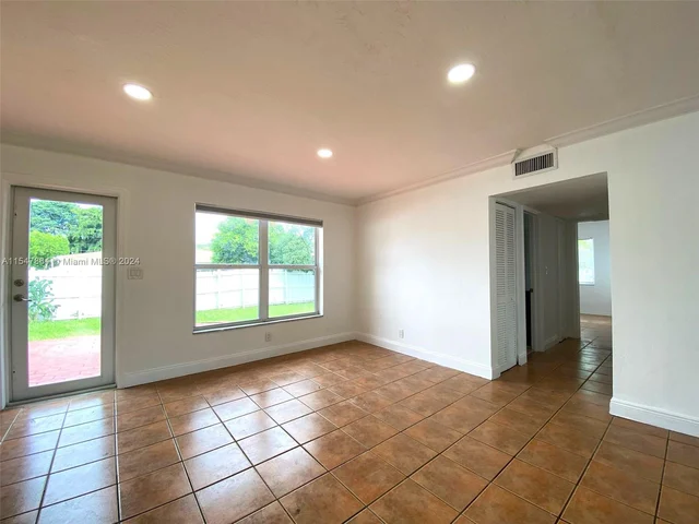 622 SW 6th St, Hallandale Beach FL 33009