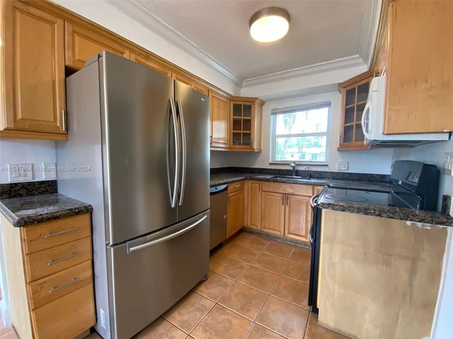 622 SW 6th St, Hallandale Beach FL 33009