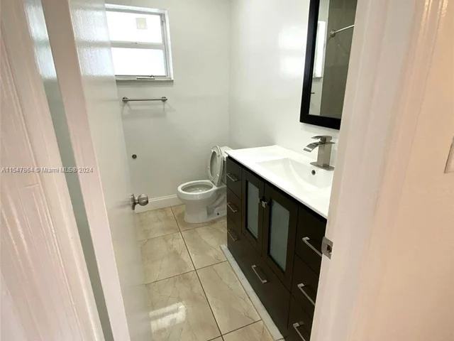 622 SW 6th St, Hallandale Beach FL 33009