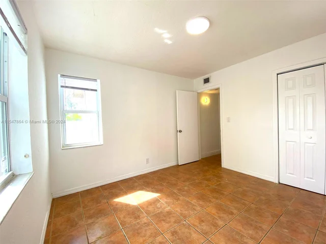 622 SW 6th St, Hallandale Beach FL 33009