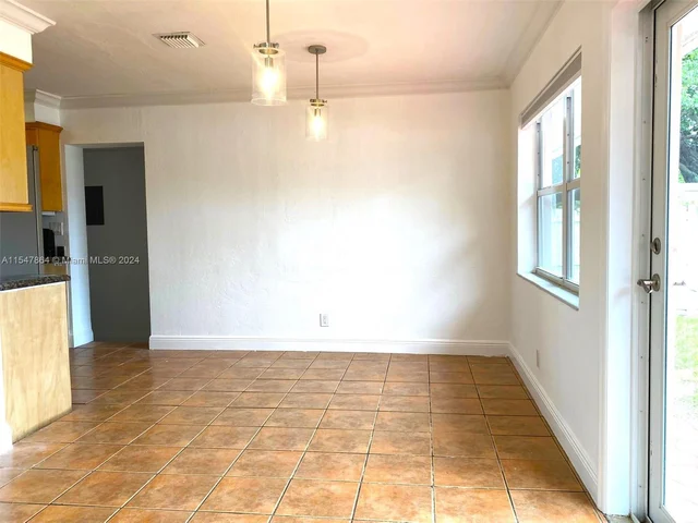 622 SW 6th St, Hallandale Beach FL 33009