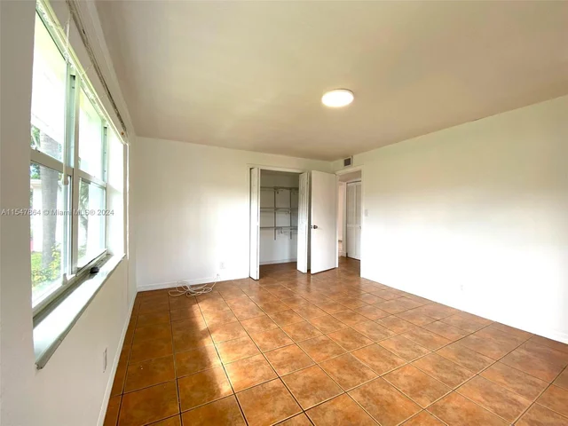 622 SW 6th St, Hallandale Beach FL 33009