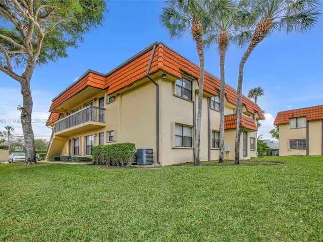 561 NW 100th Pl # 201, Pembroke Pines FL 33024
